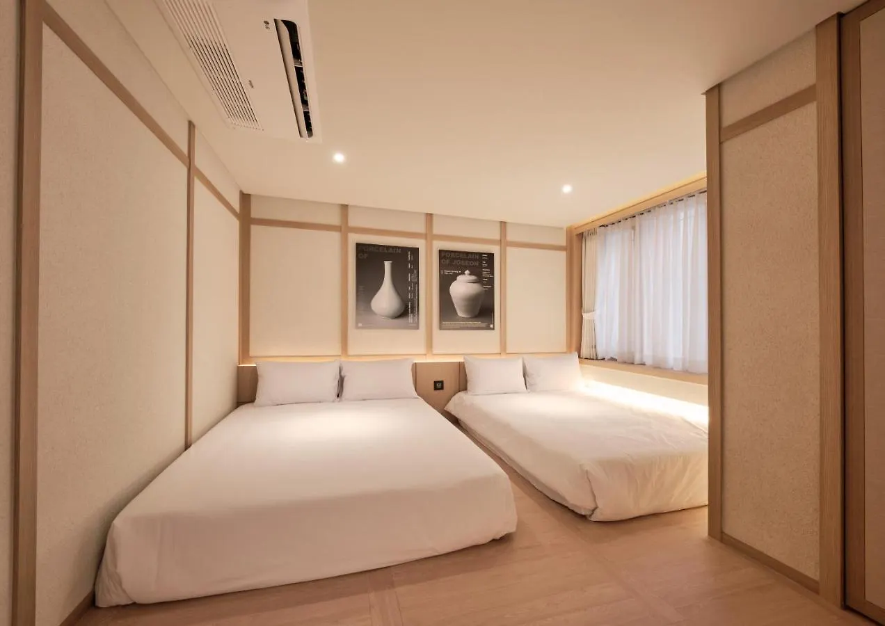 Uh Suite Central Seoul Hotel