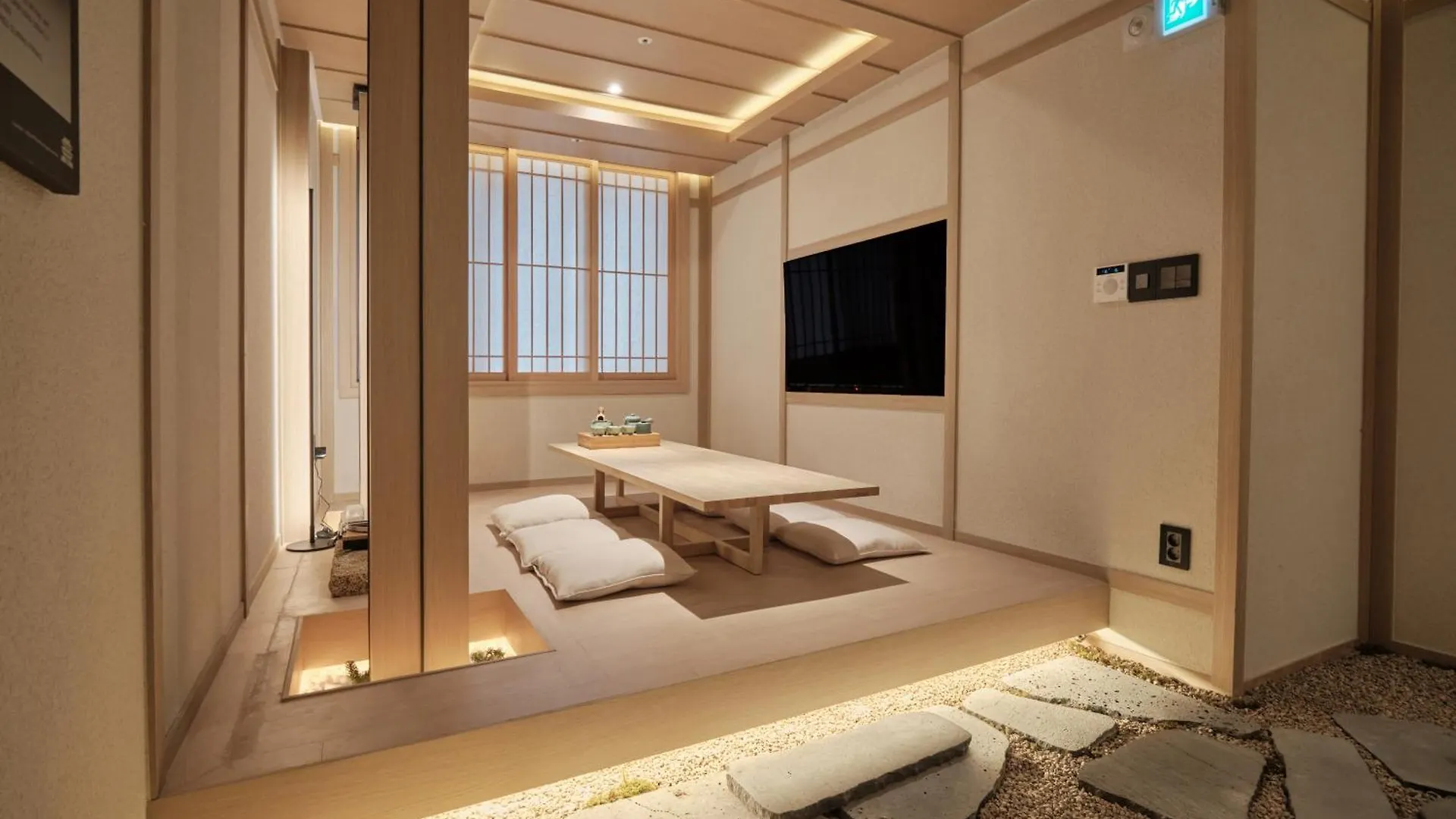 Uh Suite Central Seoul 0*,